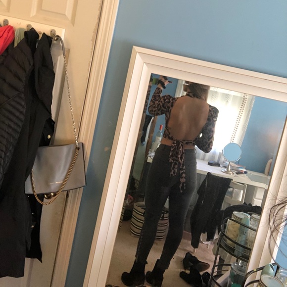 Cheetah Print crop top- - Picture 2 of 3